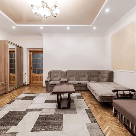 Akademika Hnatyuka Apartment Львів Екстер'єр фото